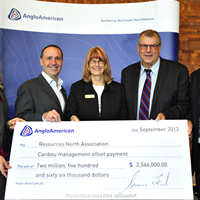 Photo Chief Financial Officer of Anglo American's Metallurgical Coal business, Mr. Brent Waldron, presenting the Minister of Forests, Lands and Natural Resource Operations for the Government of British Columbia, the Honourable Steve Thomson with a $2.566 million cheque