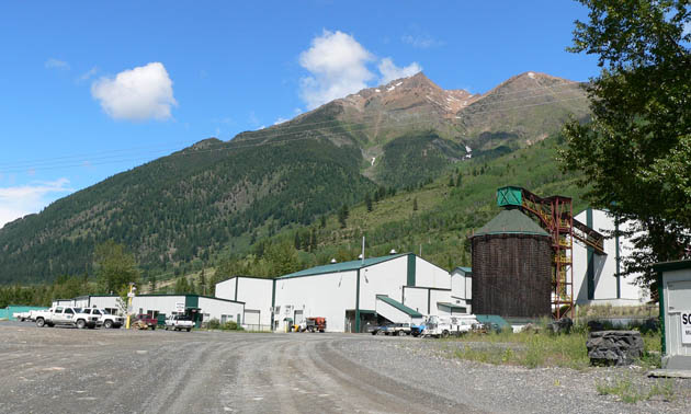 The mine’s crusher at the administration buildings.