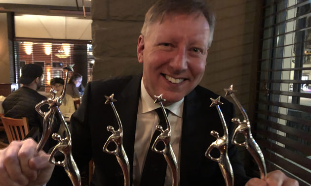 Chris Gardner, ICBA president, shows off six prestigious Reed Awards. 
