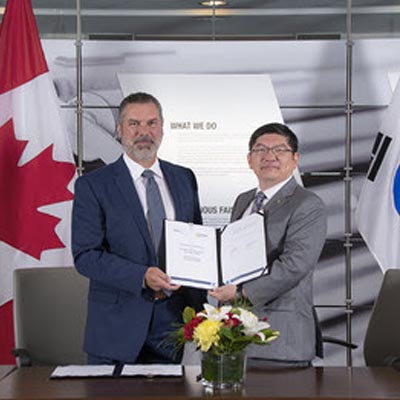 Derek Wilson, Chief Engineer and Vice-President of Contract Management of the NWMO, and Dr. Sung-Soo Cha, President and CEO of KORAD. 