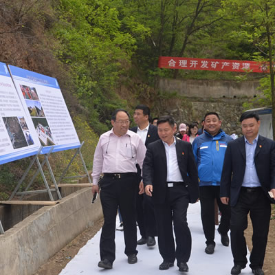 Journalists, Henan provincial and county leaders on tour of Ying Mining District accompanied by Silvercorp management team. 