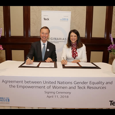 Don Lindsay, President and CEO, Teck, and Luiza Carvalho, UN Women Regional Director for the Americas and the Caribbean, sign an agreement. 