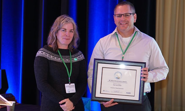 Jennifer McConnachie of the BC TRCR presents the Coal Reclamation Award to Warn Franklin on behalf of Teck Coal Ltd. in Williams Lake on September 19 for work at Horseshoe Ridge at Line Creek Operations.