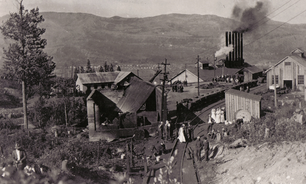 The explosion at Hillcrest Mine on June 19th 1914 ripped through the mine and damaged the hoist house outside the No.1 entrance. Family and friends gather at the mine site to wait for news of the men in the mine.
