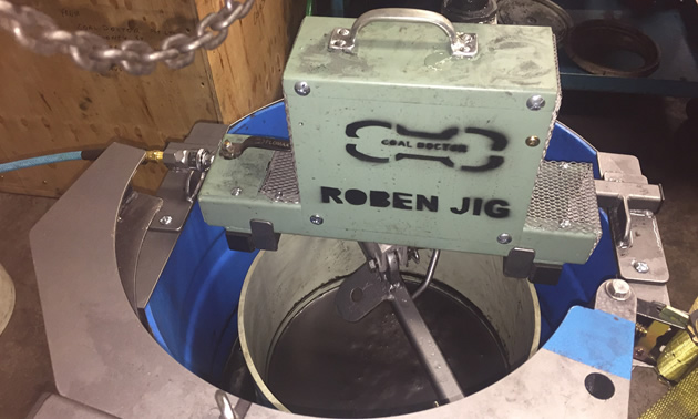 The photo shows the Roben Jig, with a cylinder that 